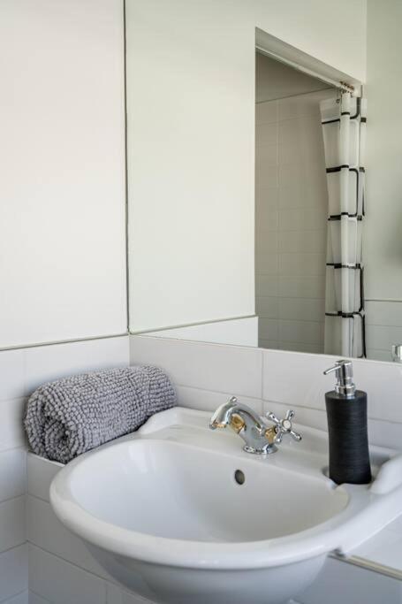 Spacious Penthouse With Spectacular Harbour Views! Auckland Exterior photo