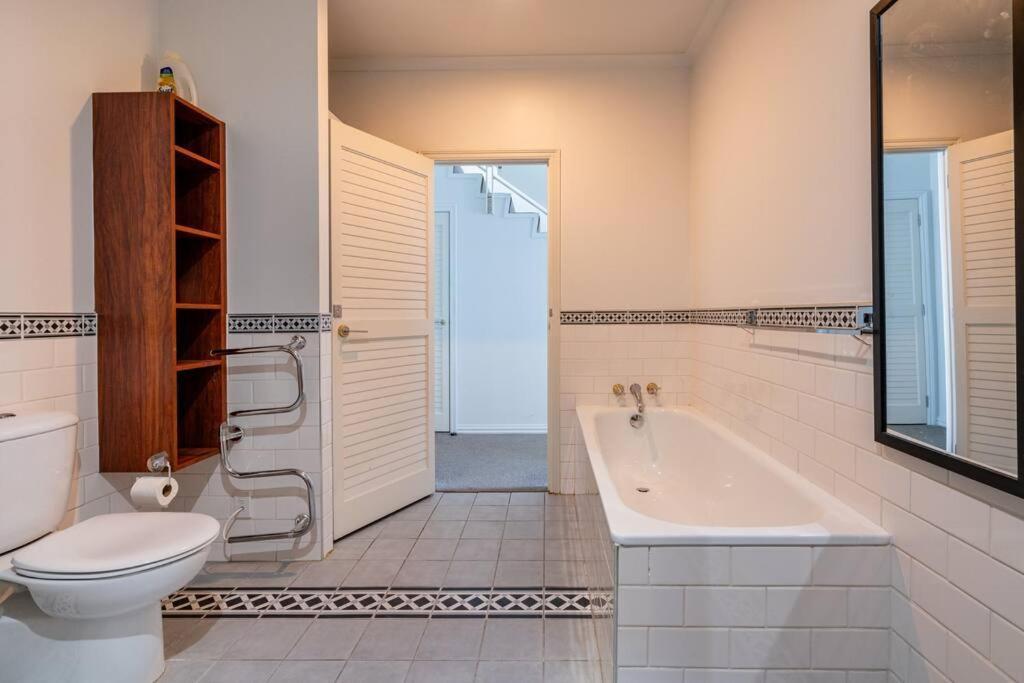 Spacious Penthouse With Spectacular Harbour Views! Auckland Exterior photo
