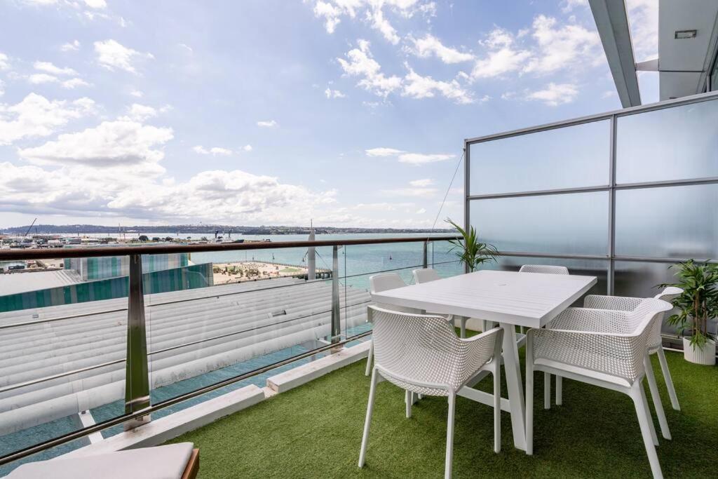 Spacious Penthouse With Spectacular Harbour Views! Auckland Exterior photo