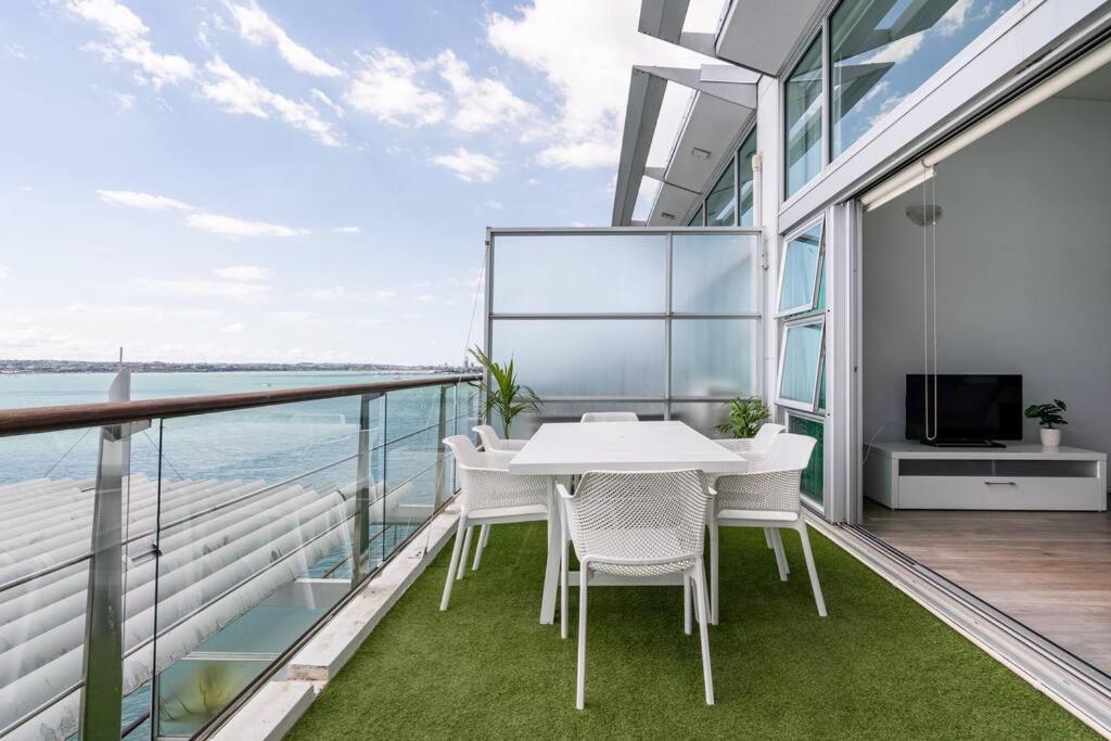 Spacious Penthouse With Spectacular Harbour Views! Auckland Exterior photo